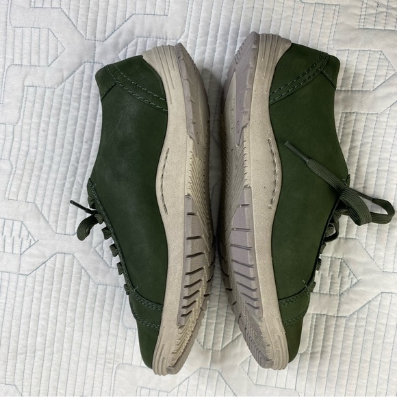 Dansko Size 36 (US 5.5-6) Women's Leela Waterproof Lace-Up Sneakers Moss Nubuck - Picture 9 of 11